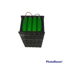 Load image into Gallery viewer, 4 Slot 18650 Powerwall Battery Case Holder, 1 Pcs 4 Slots in Series x 3.7volts Black Plastic Batteries Case